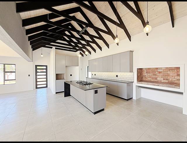 3 BEDROOM HOUSE FOR SALE IN COUNTRY CLUB